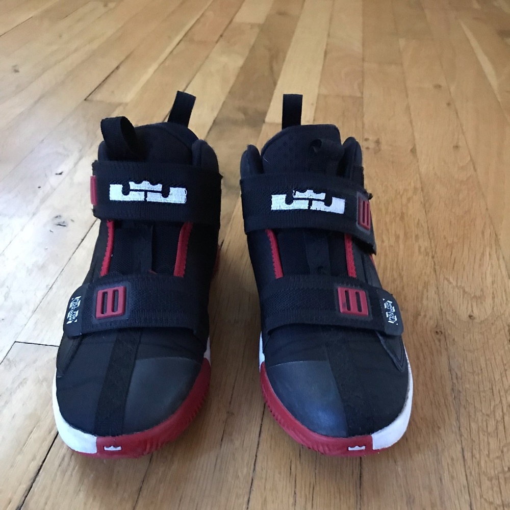 Nike boys Lebron soldier XIII basketball sneakers